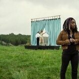 John Cameron Mitchell y Kyo Ra en el 1x10 de 'Sandman'