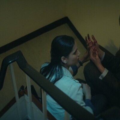 Arthur Darvill y Amita Suman en 1x11 titulado 'Un sueño de mil gatos/Calíope' de 'Sandman'