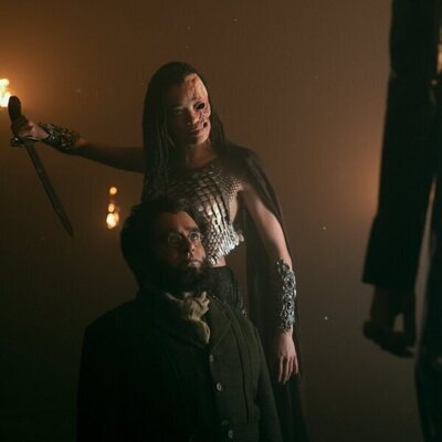Sanjeev Bhaskar en 2x01 titulado 'Estación de nieblas' de 'Sandman'