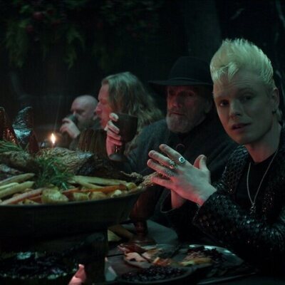 Clive Russell y Freddie Fox en el 2x02 de 'The Sandman'