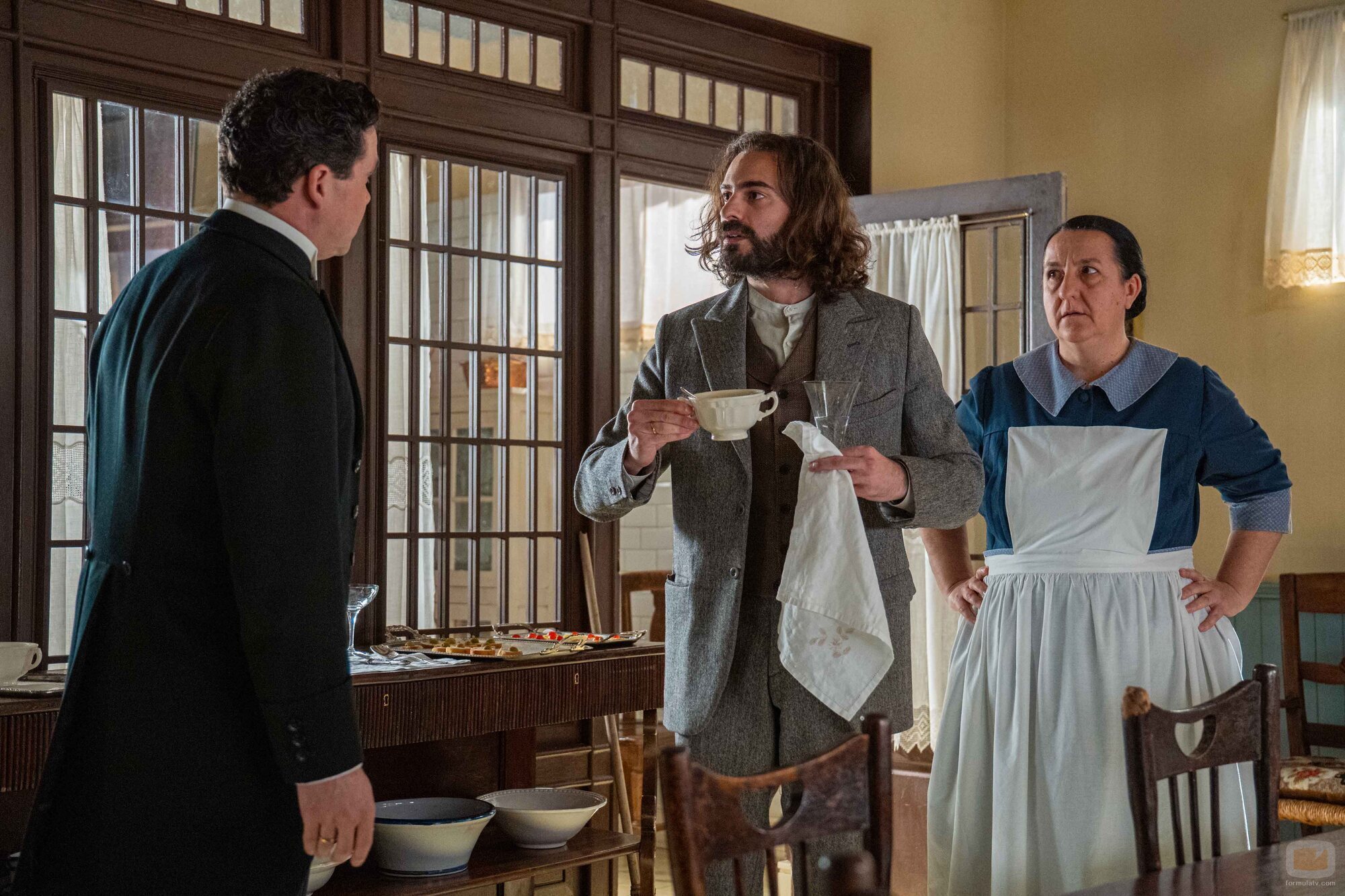 Carmen Flores y Ibrahim Al Shami J. en el 4x131 de 'La Promessa'