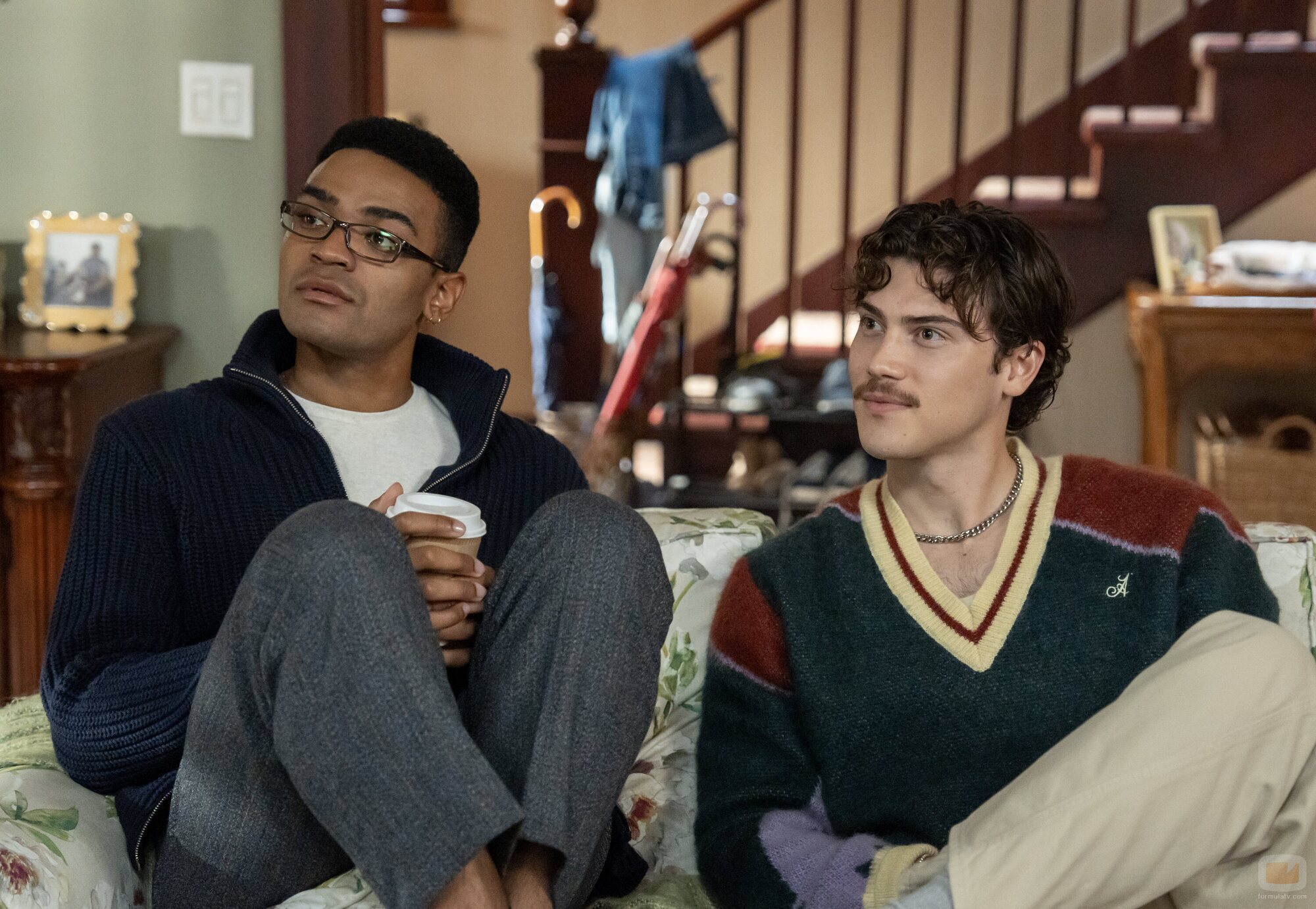 Owen Thiele y Jack Innanen en el 1x04 de 'Adults'