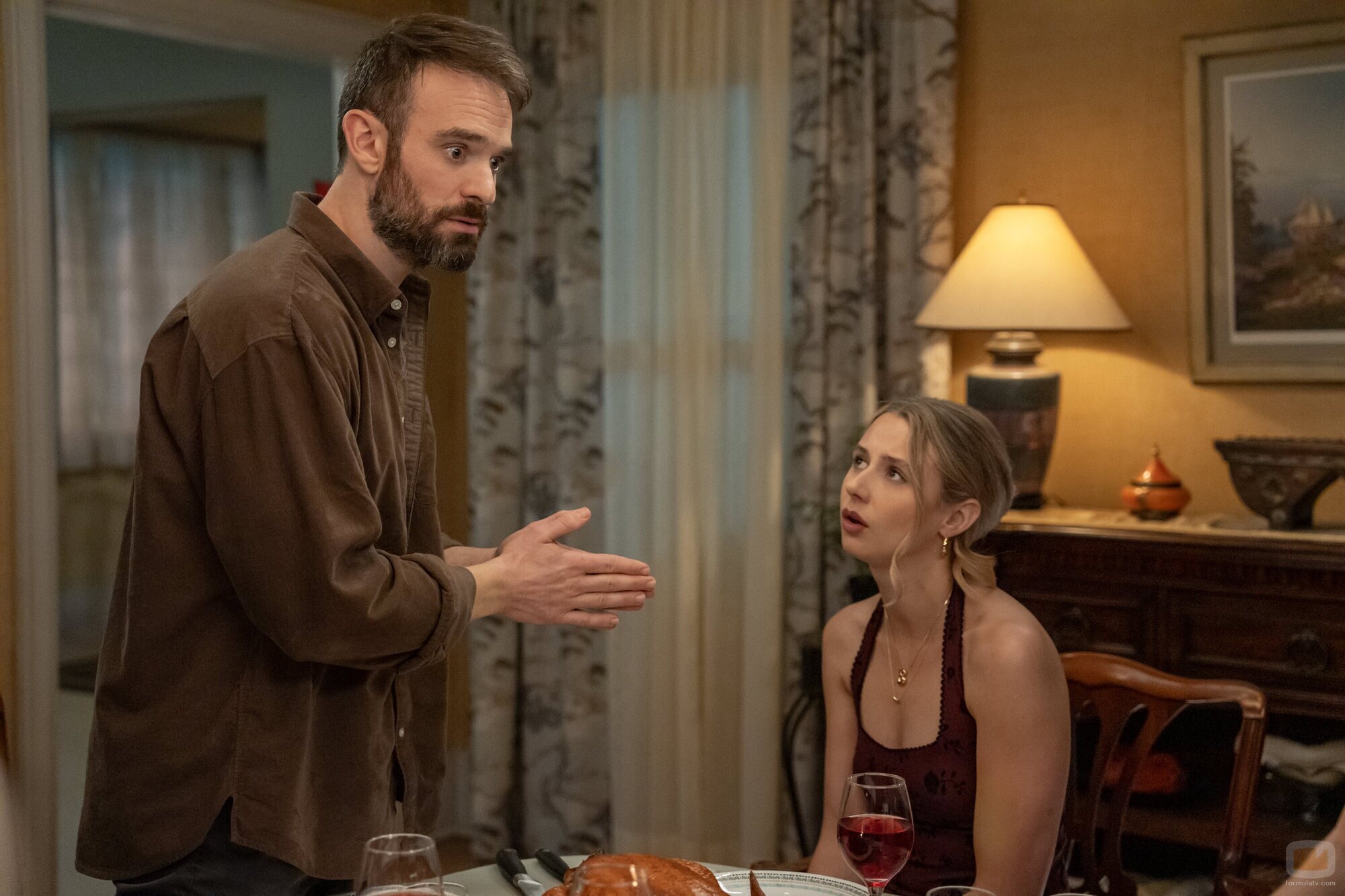 Charlie Cox y Lucy Freyer en Capítulo 6 titulado 'Pollo asado' de 'Adults'