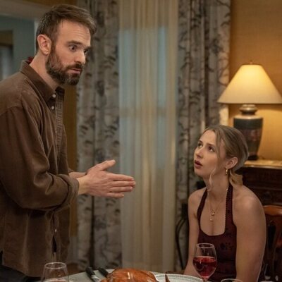 Charlie Cox y Lucy Freyer en Capítulo 6 titulado 'Pollo asado' de 'Adults'