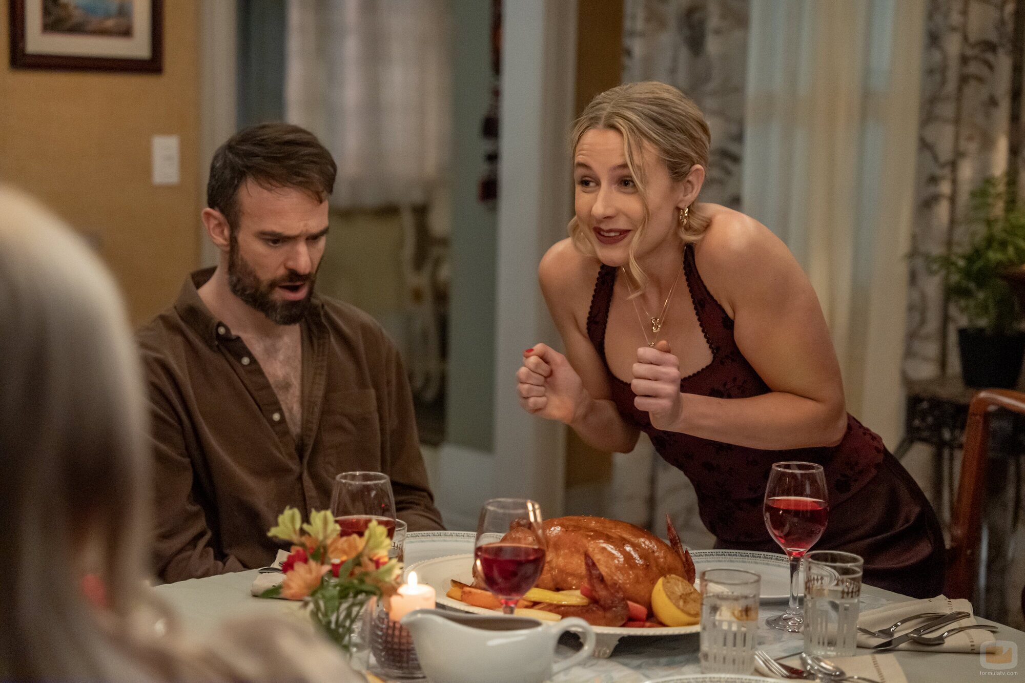 Charlie Cox y Lucy Freyer en la temporada 1 y el capítulo 06 de 'Adults'