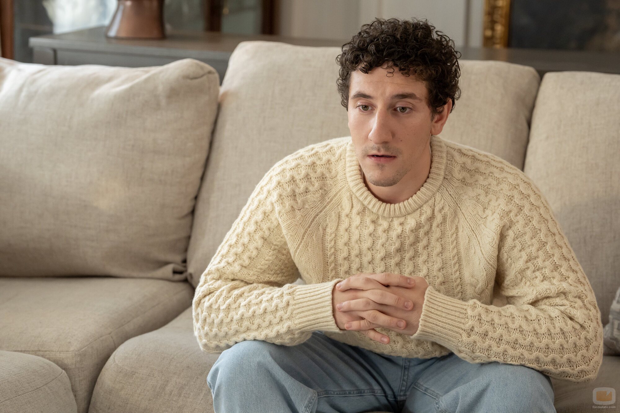 Malik Elassal en 1x07 'Annabelle' de 'Adults'