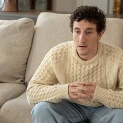 Malik Elassal en 1x07 'Annabelle' de 'Adults'