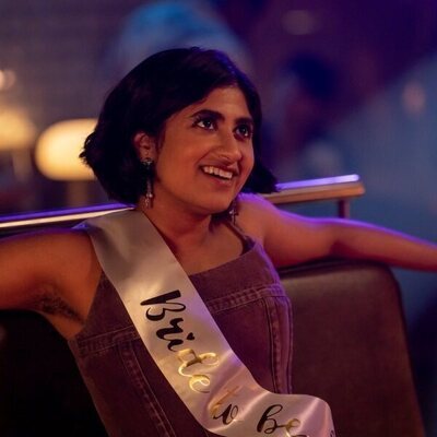 Amita Rao en Capítulo 8 titulado 'El correo' de 'Adults'