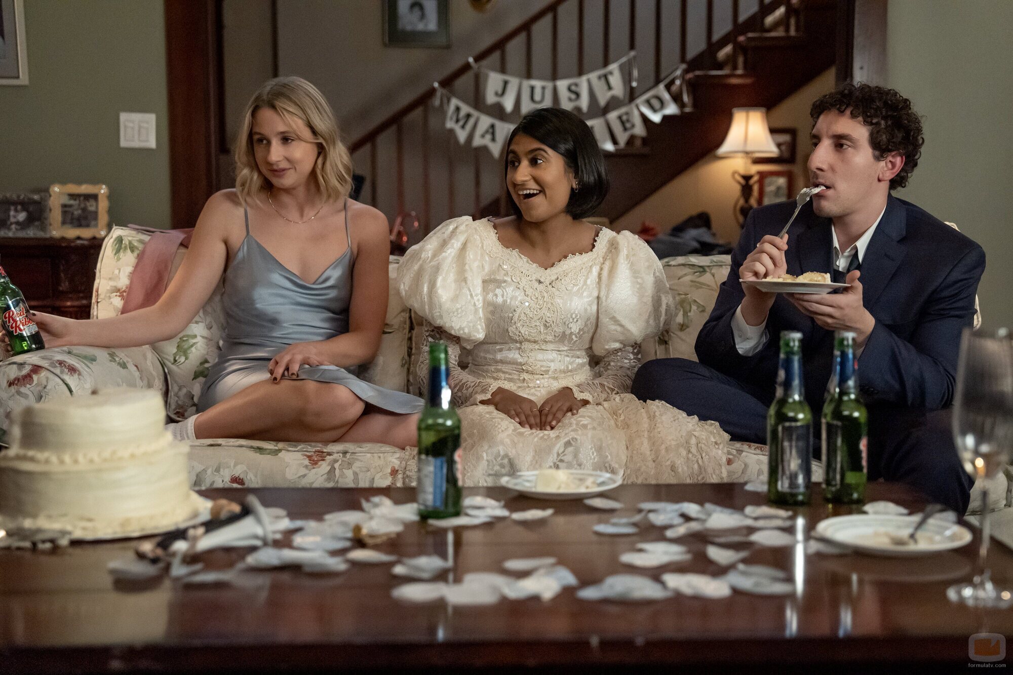 Still de 1x08 titulado 'El correo' de 'Adults'