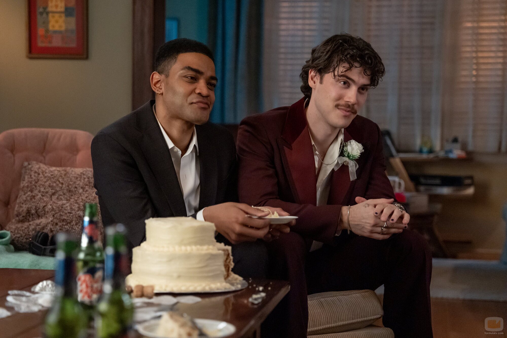 Owen Thiele y Jack Innanen en el 1x08 de 'Adults'