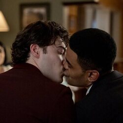 Owen Thiele y Jack Innanen en Capítulo 8 titulado 'El correo' de 'Adults'