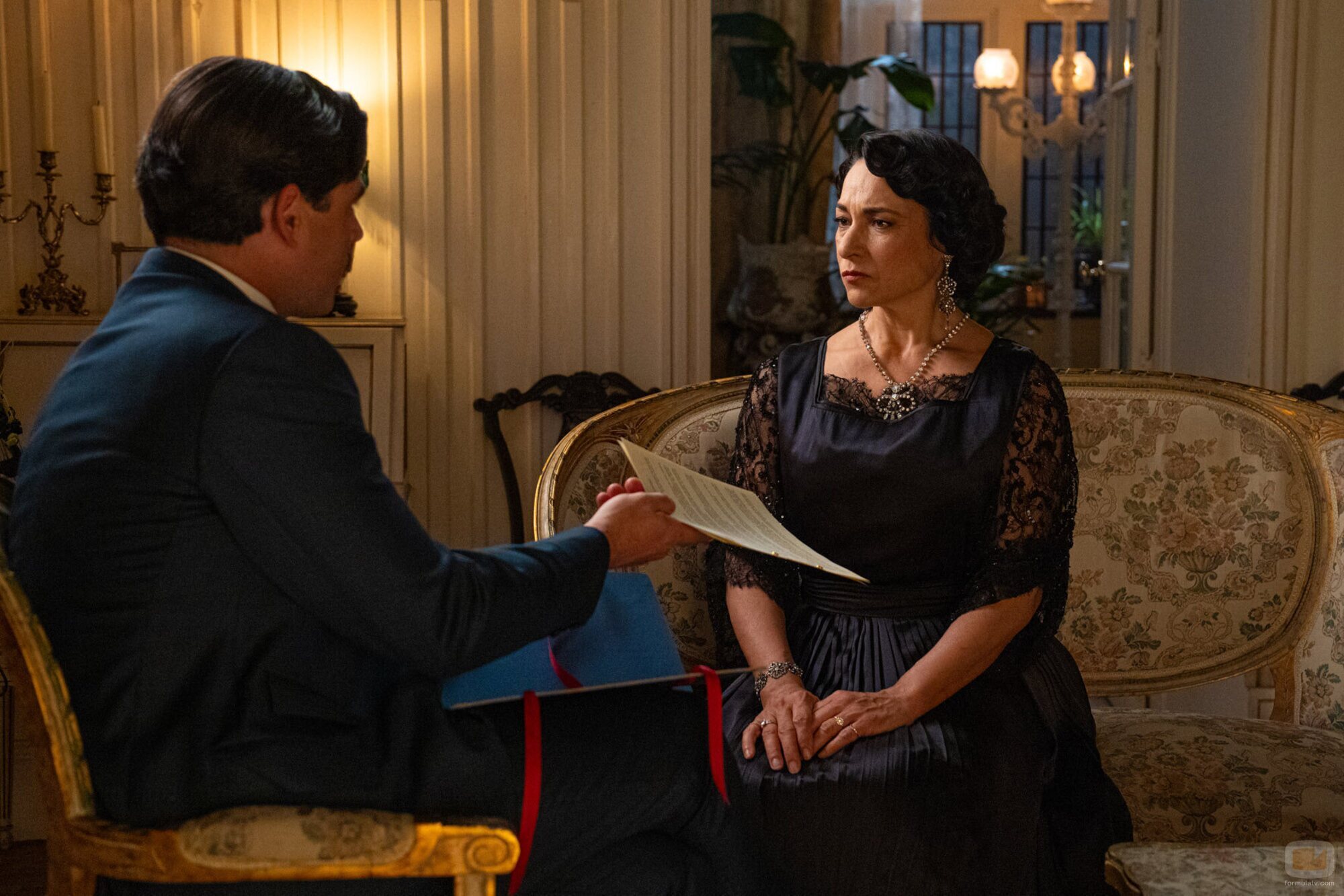Isabel Serrano y Arturo García Sancho en la temporada 4 y el capítulo 144 de 'La promesa'