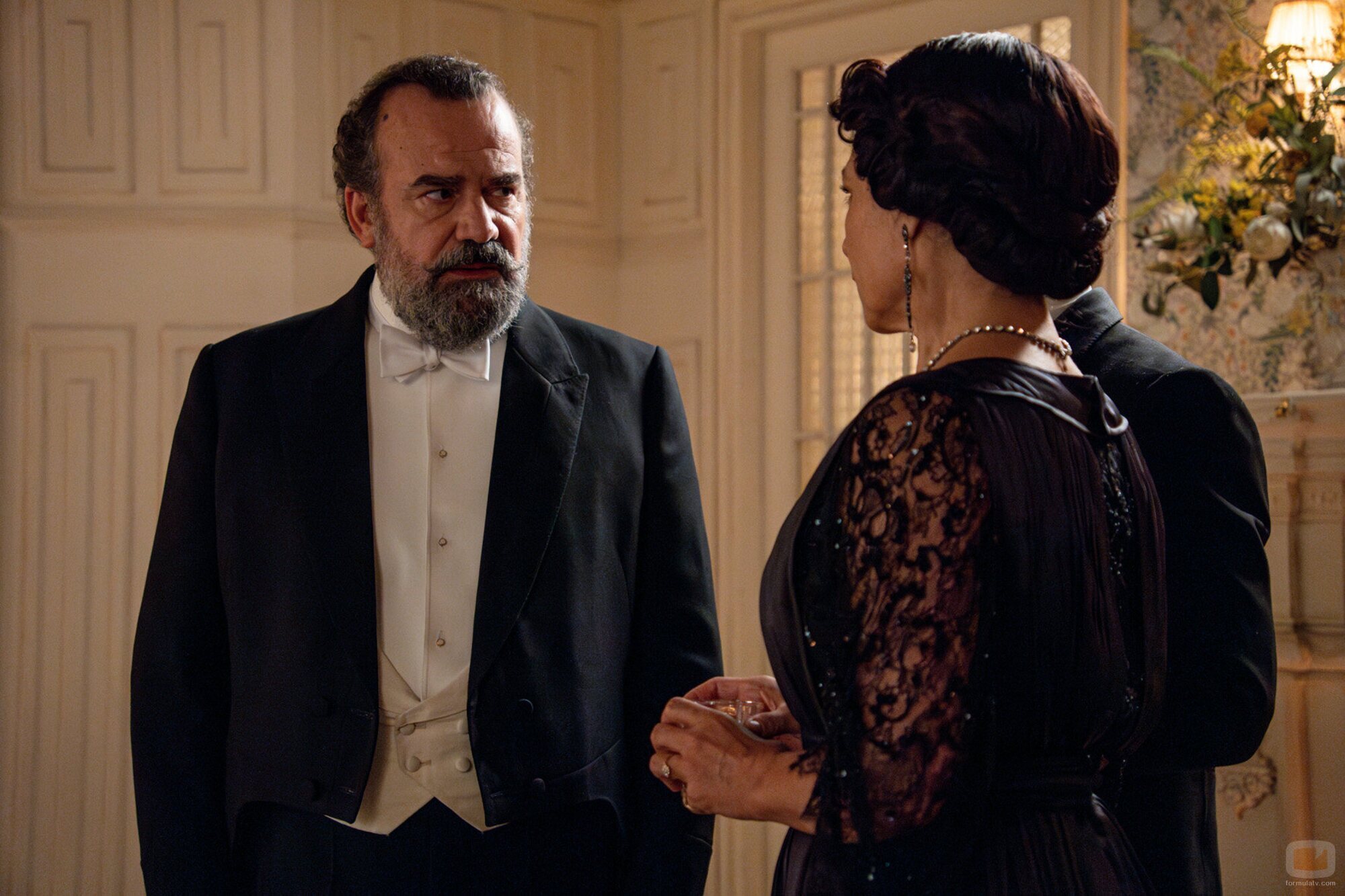 Isabel Serrano y Manuel Regueiro en 4x145 titulado 'Miércoles 16 de julio de 2025' de 'La promesa'