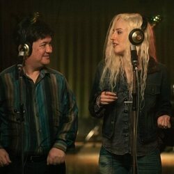 Secun de la Rosa y Natalia de Molina en 1x04 titulado 'Quiero la cabeza de Paco Porras' de 'Superestar'