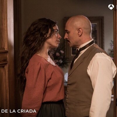 Carlota Baró y Alain Hernández en 'Las hijas de la criada'