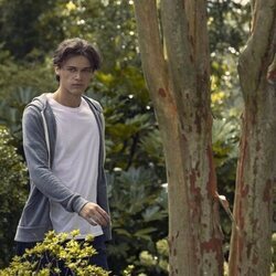 Christopher Briney en la temporada 1 y el capítulo 01 de 'El verano en que me enamoré'