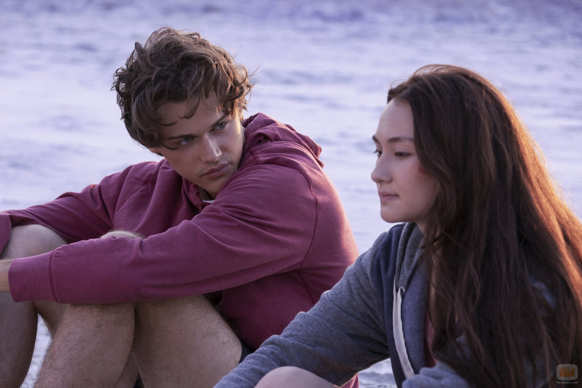Lola Tung y Christopher Briney en la temporada 1 y el capítulo 01 de 'El verano en que me enamoré'