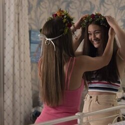 Lola Tung en el 1x03 de 'El verano en que me enamoré'