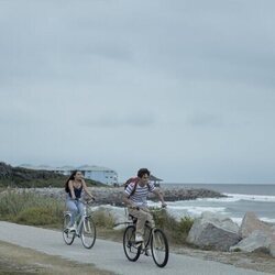 Lola Tung y Gavin Casalegno en la temporada 1 y el capítulo 05 de 'El verano en que me enamoré'