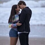 Lola Tung y Christopher Briney en 'Amor de verano' de 'The Summer I Turned Pretty'