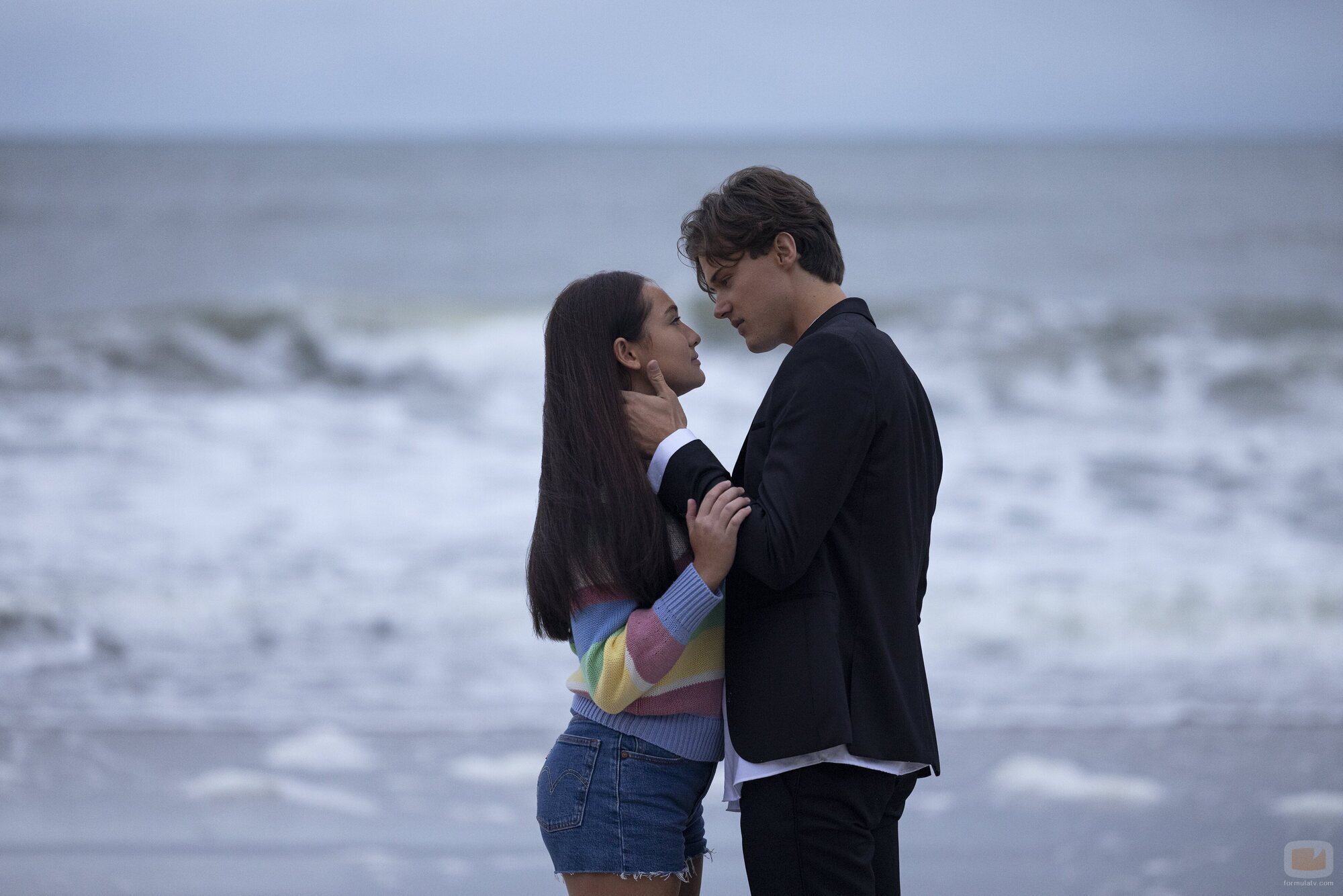 Lola Tung y Christopher Briney en 1x07 titulado 'Amor de verano' de 'El verano en que me enamoré'