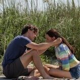 Lola Tung y Christopher Briney en Capítulo 1 titulado 'Amor perdido' de 'El verano en que me enamoré'