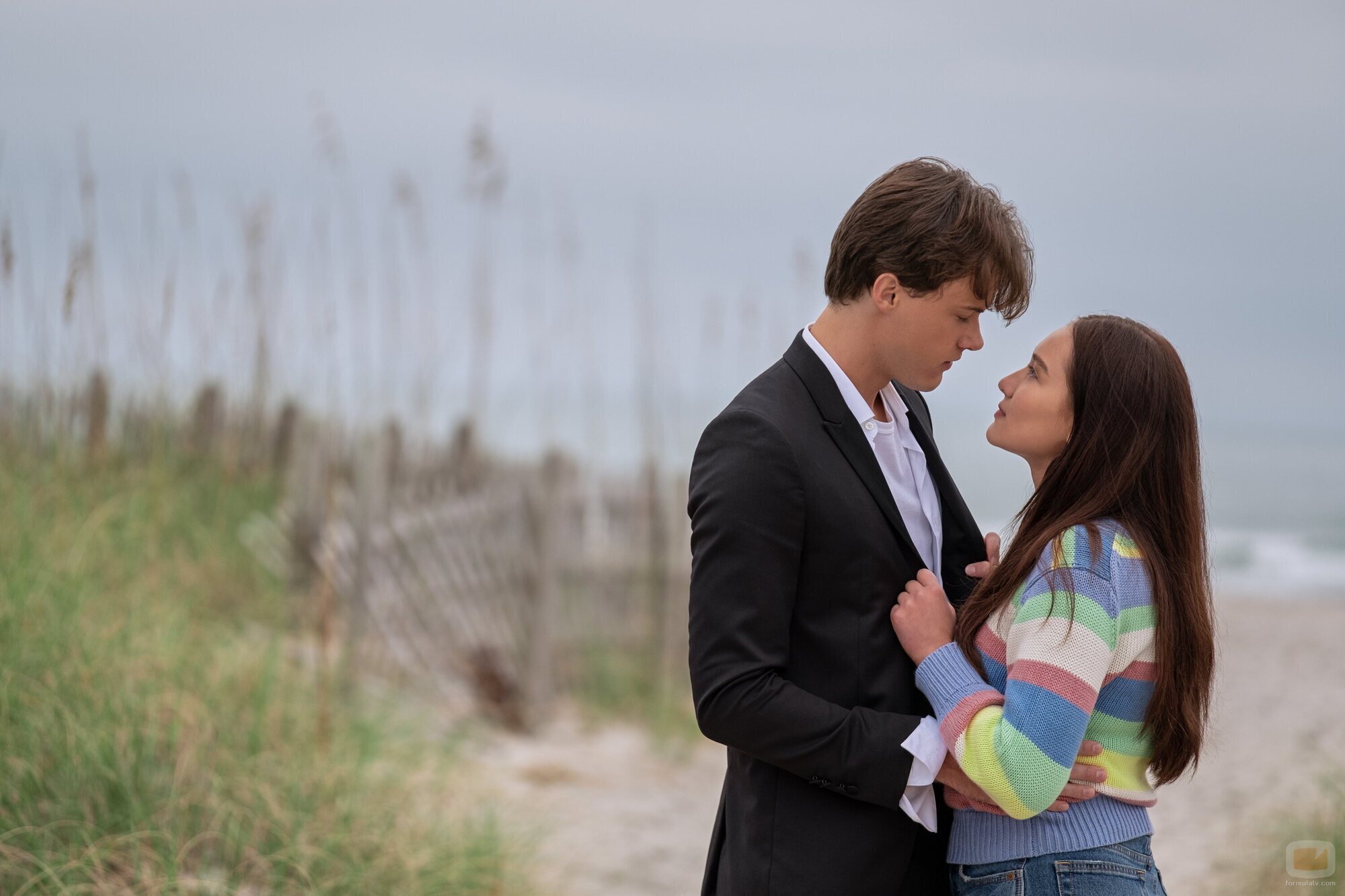 Lola Tung y Christopher Briney en la temporada 2 y el capítulo 01 de 'El verano en que me enamoré'