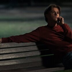 Christopher Briney en 2x01 'Amor perdido' de 'El verano en que me enamoré'