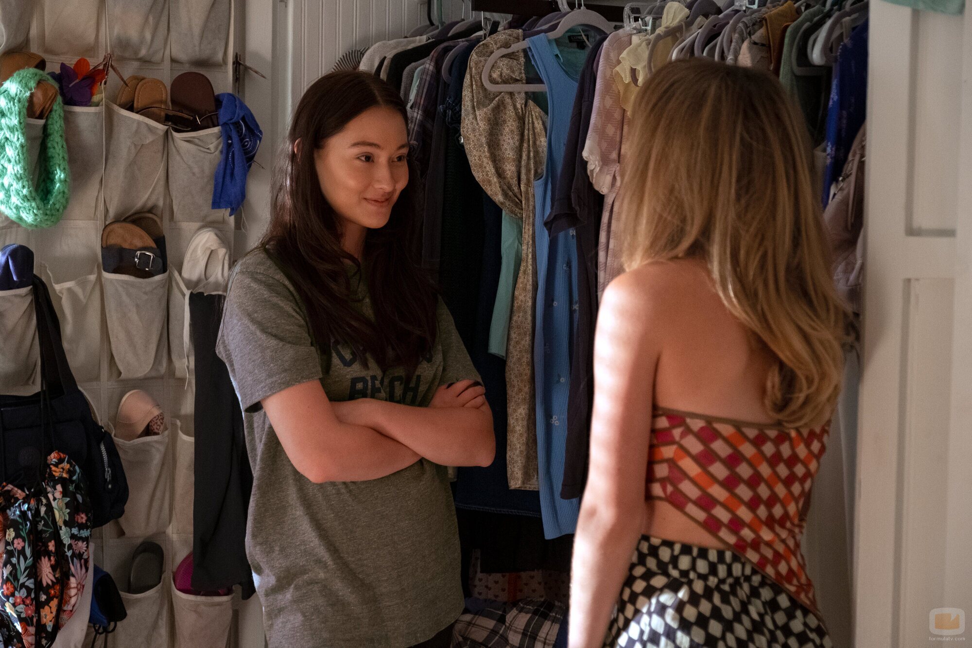 Imagen de Lola Tung en 2x01 'Amor perdido' de 'El verano en que me enamoré'