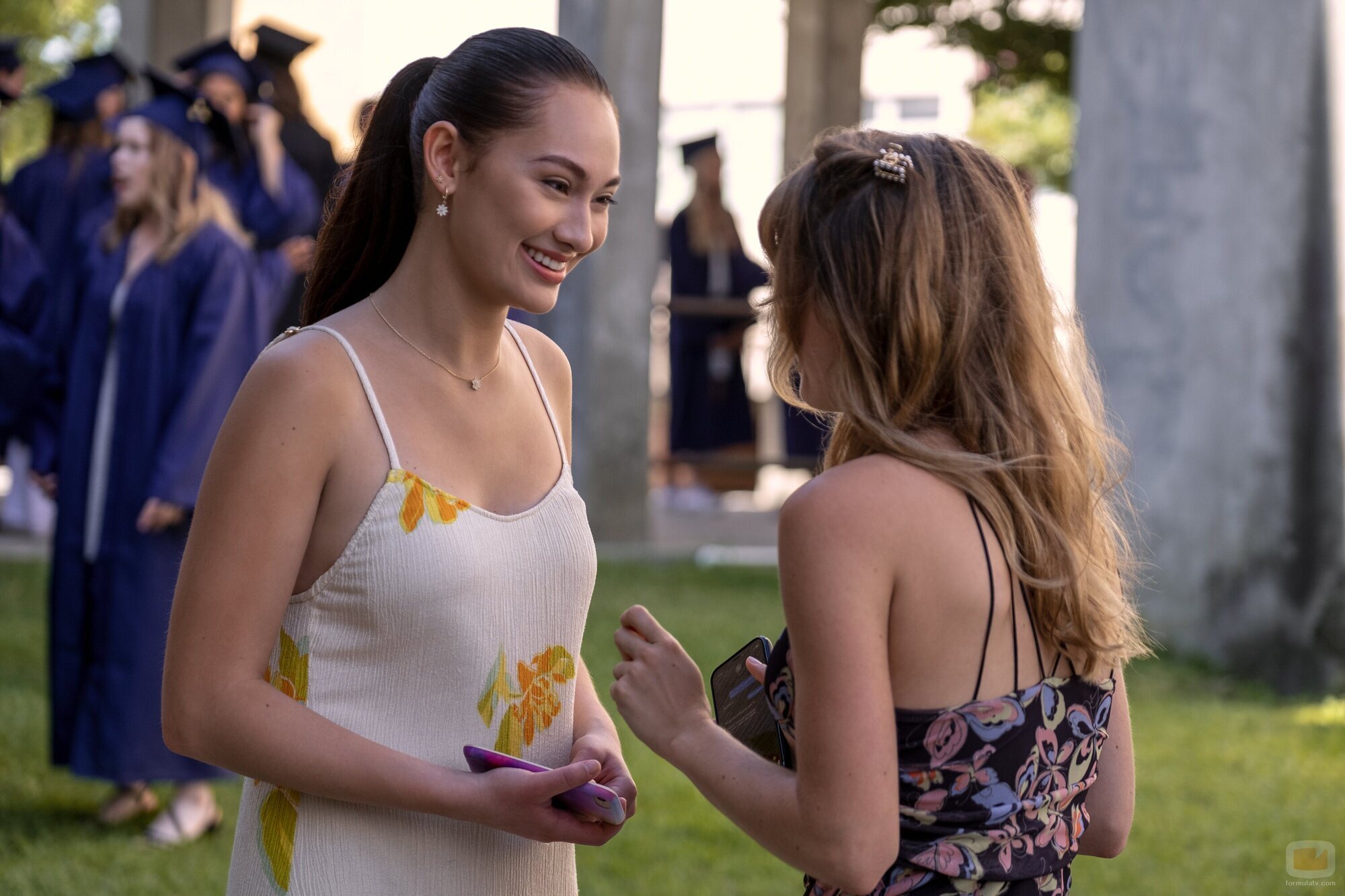 Still de Lola Tung en la temporada 2 y el capítulo 01 de 'El verano en que me enamoré'