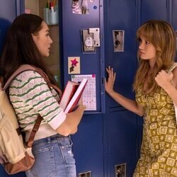 Lola Tung y Rain Spencer en 2x01 'Amor perdido' de 'El verano en que me enamoré'