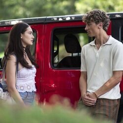 Lola Tung y Gavin Casalegno en 2x02 'Escena de amor' de 'El verano en que me enamoré'