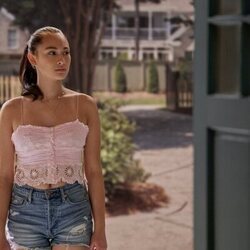 Lola Tung en 'Escena de amor' de 'The Summer I Turned Pretty'