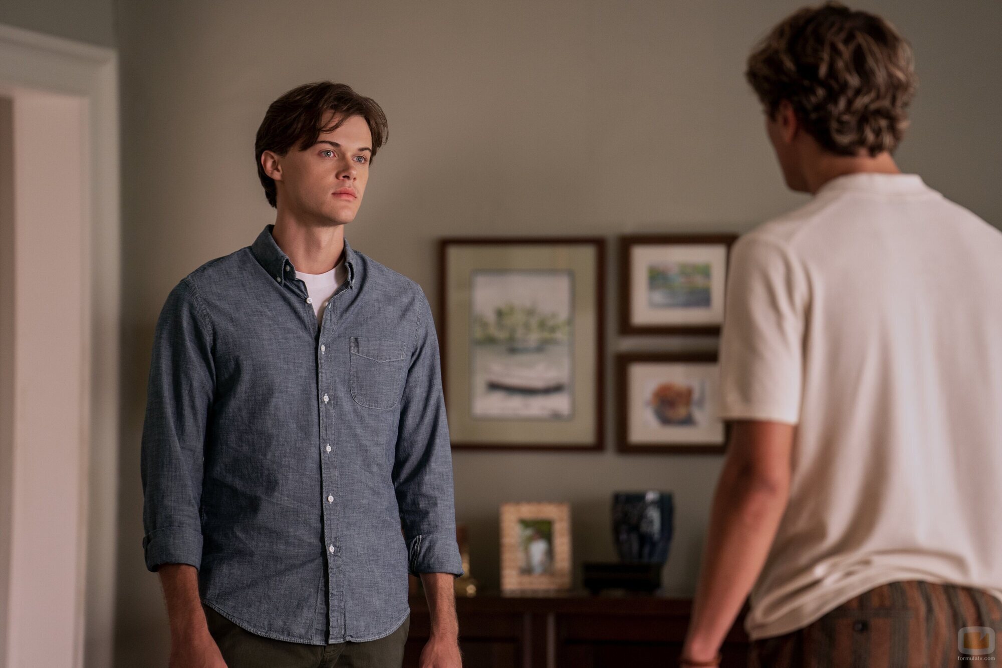Christopher Briney en el 2x02 de 'El verano en que me enamoré'