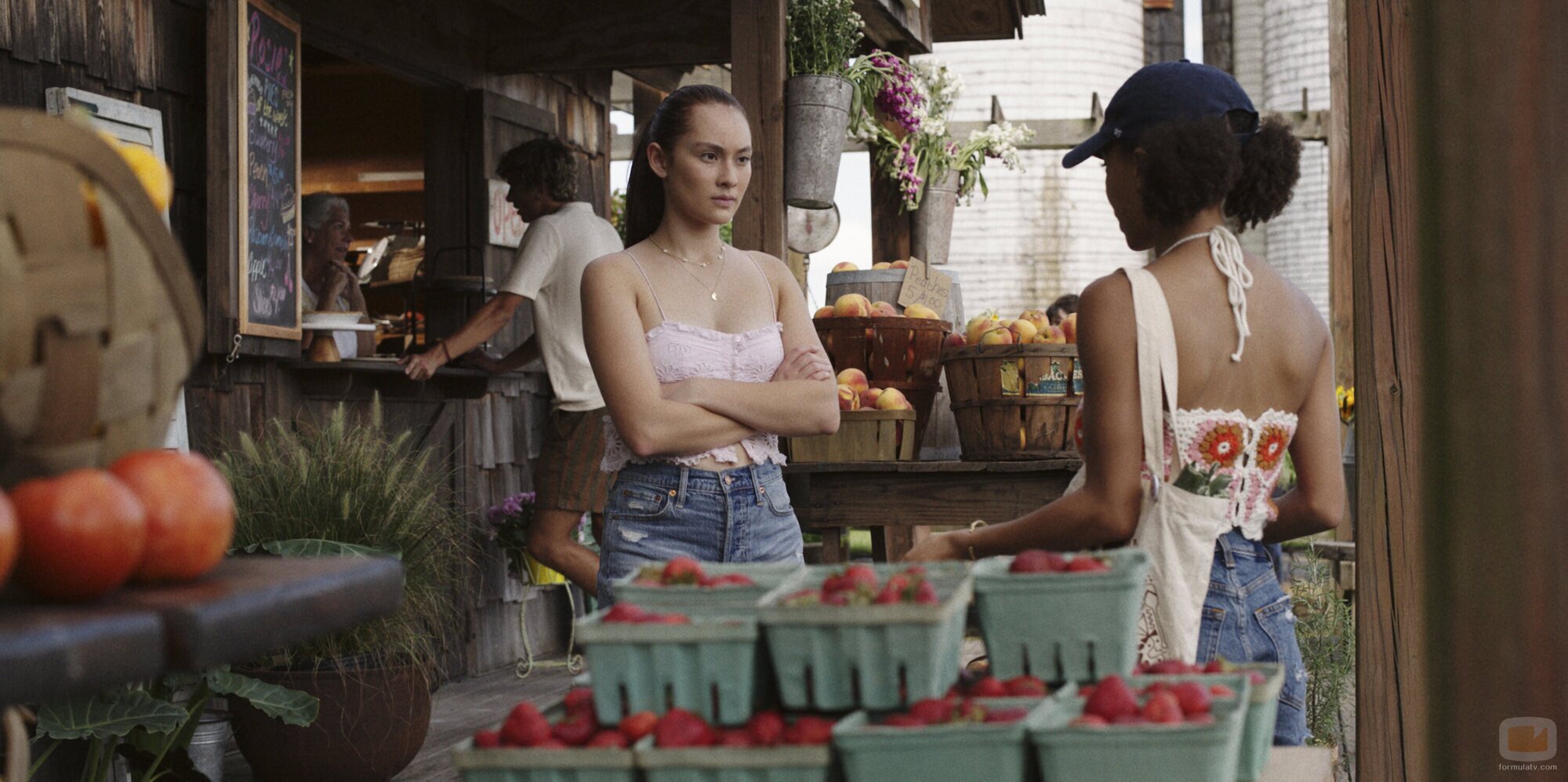 Escena de Lola Tung en 'Escena de amor' de 'El verano en que me enamoré'
