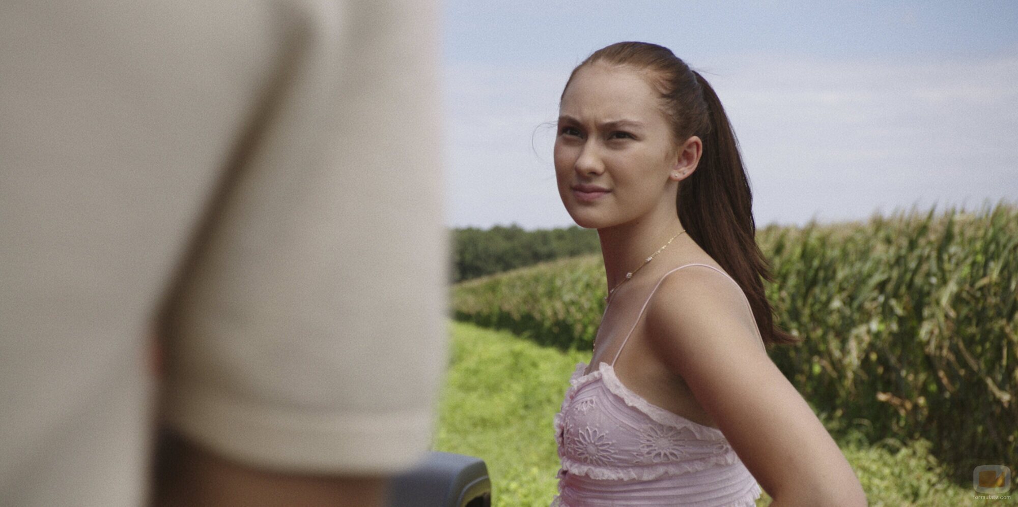 Lola Tung en 2x02 titulado 'Escena de amor' de 'El verano en que me enamoré'