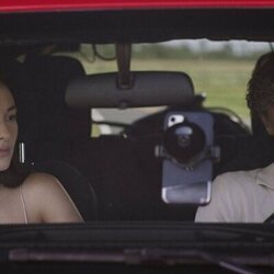 Lola Tung y Gavin Casalegno en la temporada 2 y el capítulo 02 de 'El verano en que me enamoré'