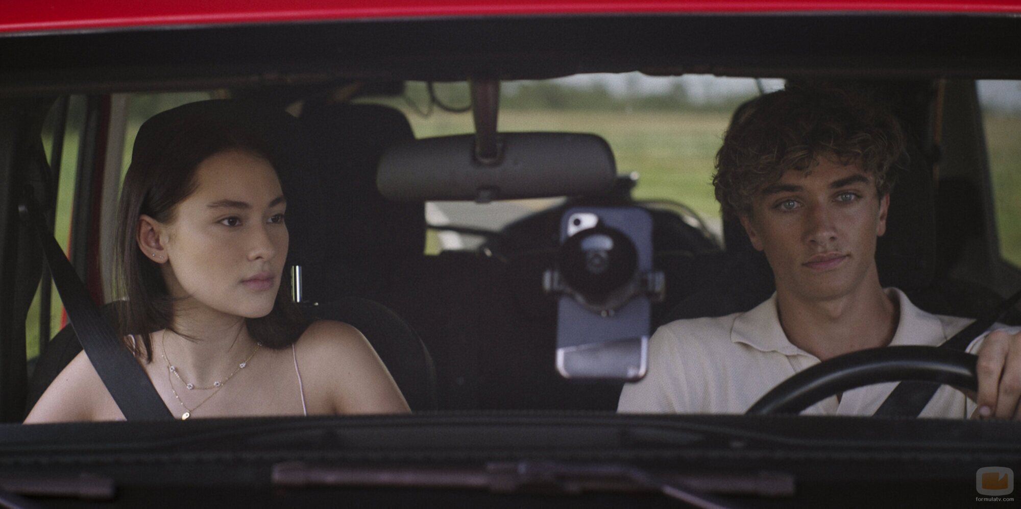 Lola Tung y Gavin Casalegno en la temporada 2 y el capítulo 02 de 'El verano en que me enamoré'