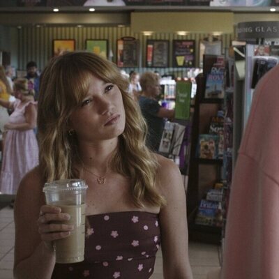 Rain Spencer en 'Escena de amor' de 'El verano en que me enamoré'