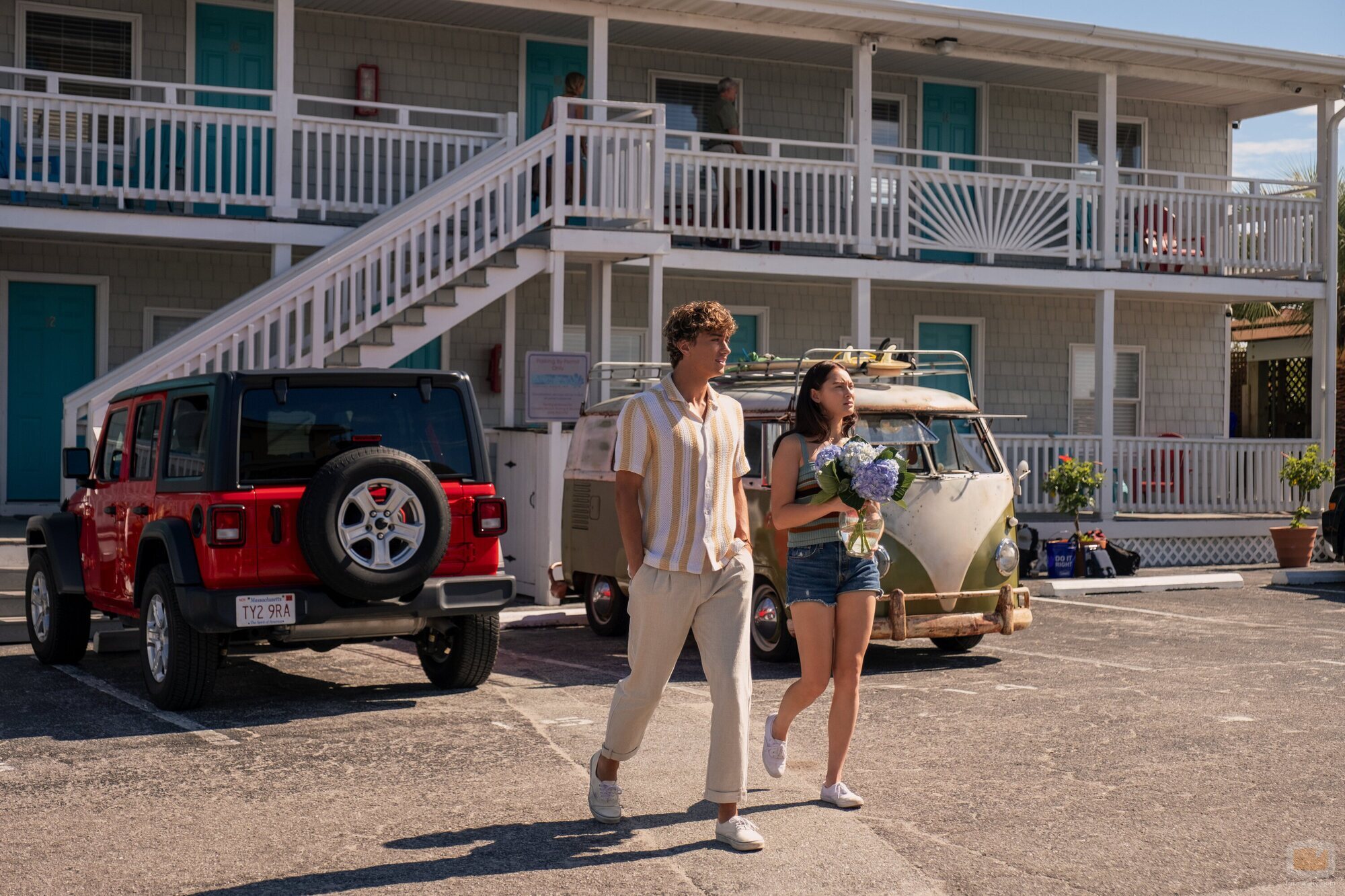 Lola Tung y Gavin Casalegno en el 2x03 de 'El verano en que me enamoré'
