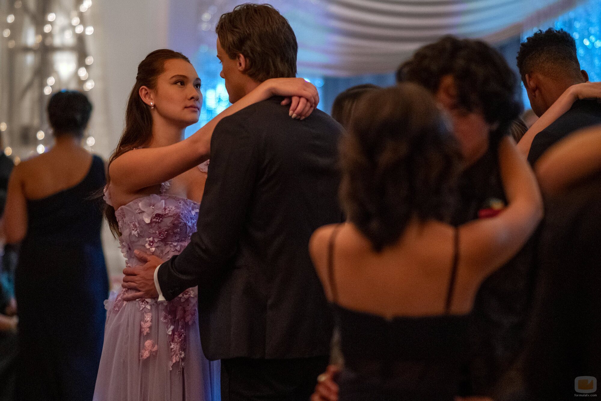 Lola Tung en 2x03 'Amor enfermo' de 'El verano en que me enamoré'