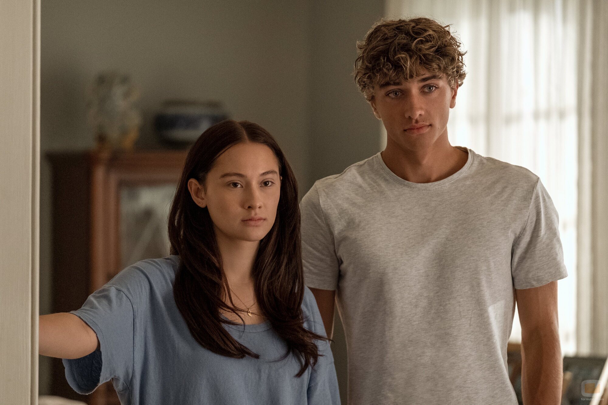 Lola Tung y Christopher Briney en 'Amor enfermo' de 'El verano en que me enamoré'
