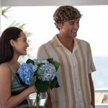 Lola Tung y Gavin Casalegno en Capítulo 3 titulado 'Amor enfermo' de 'El verano en que me enamoré'