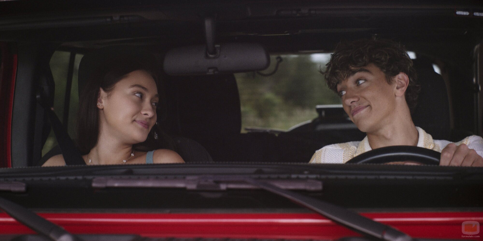 Imagen de Lola Tung y Gavin Casalegno en la temporada 2 y el capítulo 03 de 'El verano en que me enamoré'