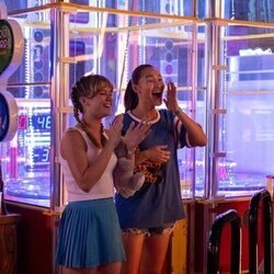 Lola Tung y Rain Spencer en 'Juego de amor' de 'The Summer I Turned Pretty'