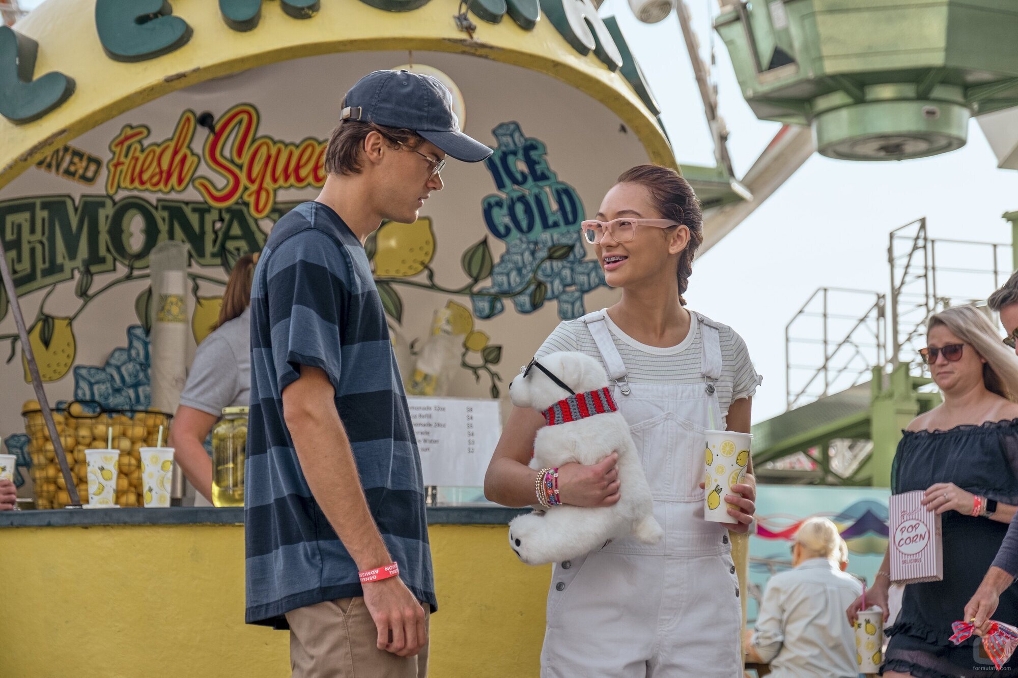 Lola Tung y Christopher Briney en 'Juego de amor' de 'El verano en que me enamoré'