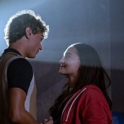 Lola Tung y Christopher Briney en el 2x05 de 'El verano en que me enamoré'