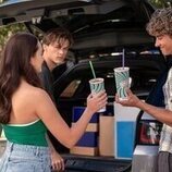 Christopher Briney y Gavin Casalegno en 'Festival del amor' de 'The Summer I Turned Pretty'