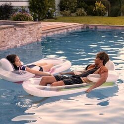 Lola Tung y Gavin Casalegno en el 2x06 de 'El verano en que me enamoré'