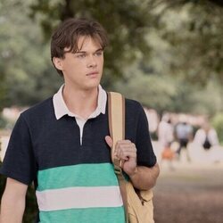 Christopher Briney en 2x07 'Amor fugaz' de 'El verano en que me enamoré'